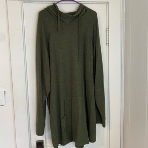 Torrid size 6 super soft hooded sweater